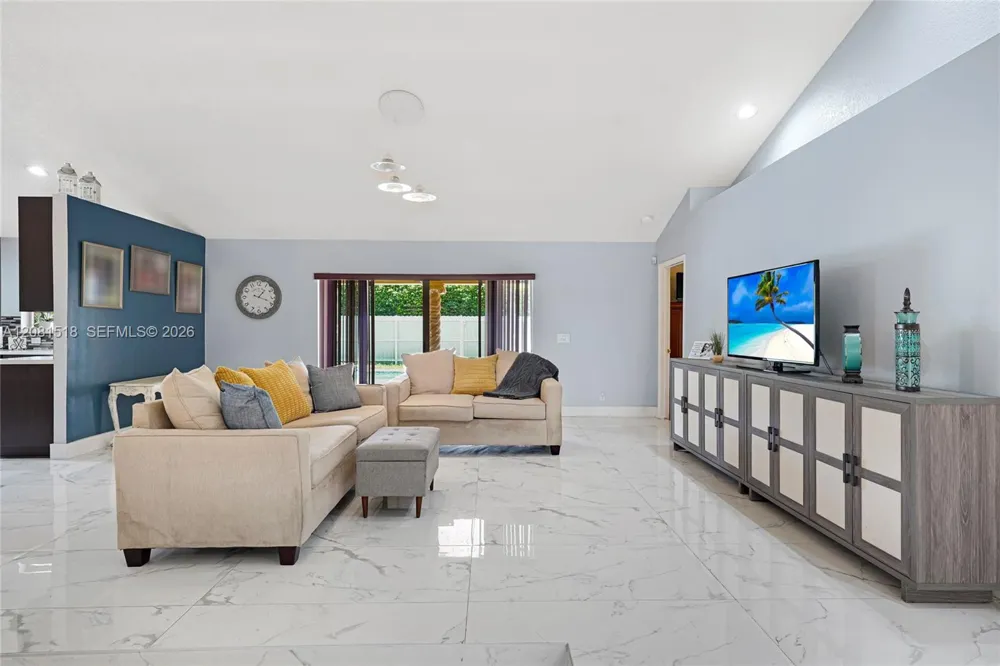 729 NW 161st Ave Pembroke Pines, FL 33028