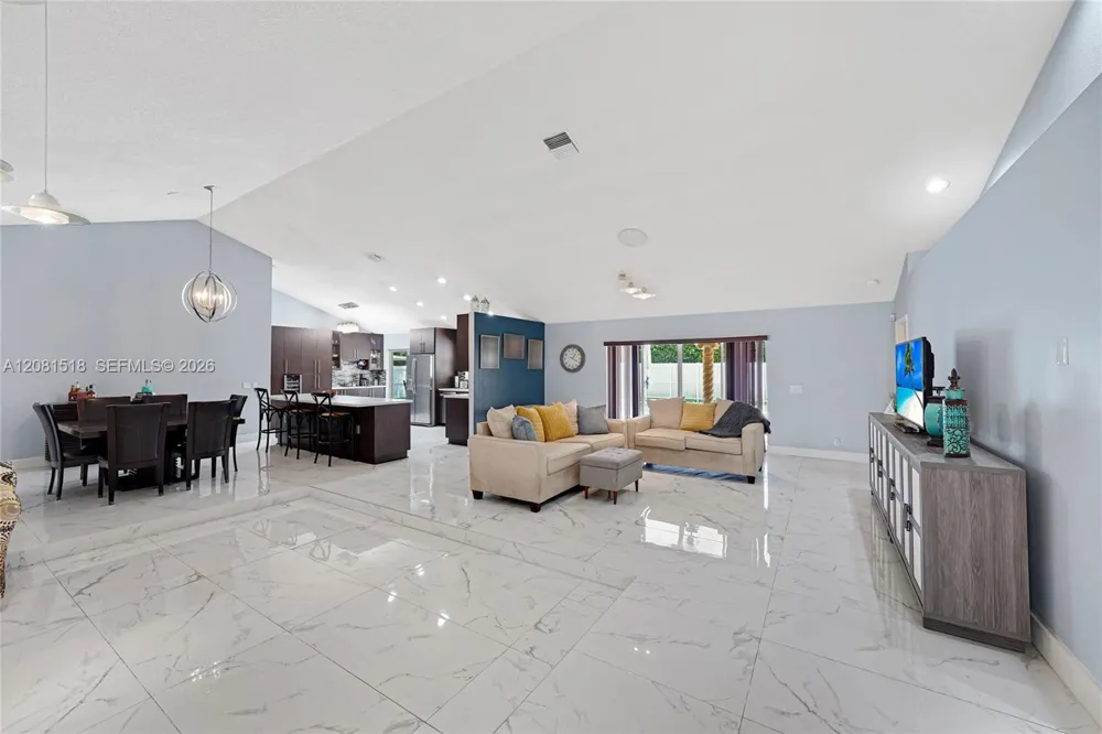 729 NW 161st Ave Pembroke Pines, FL 33028