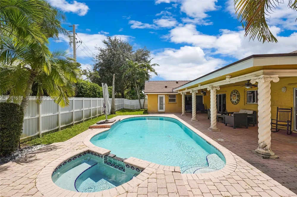 729 NW 161st Ave Pembroke Pines, FL 33028