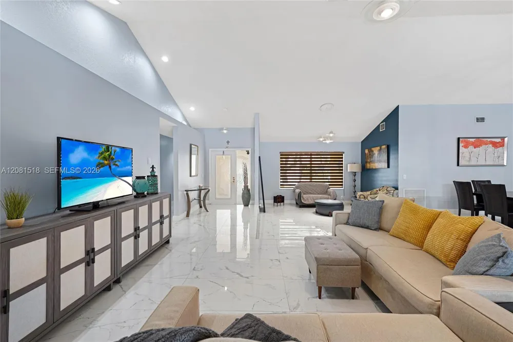 729 NW 161st Ave Pembroke Pines, FL 33028