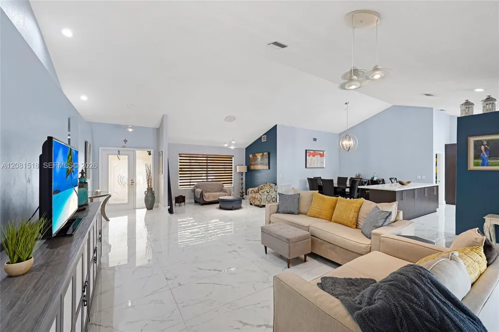 729 NW 161st Ave Pembroke Pines, FL 33028