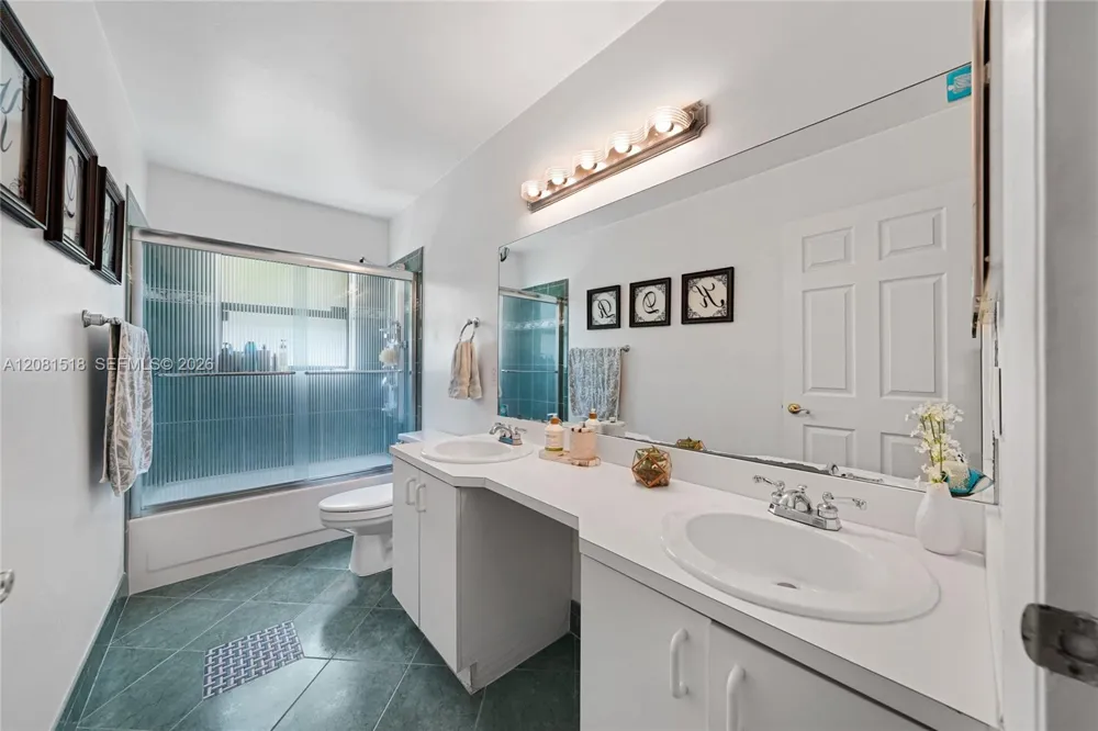 729 NW 161st Ave Pembroke Pines, FL 33028
