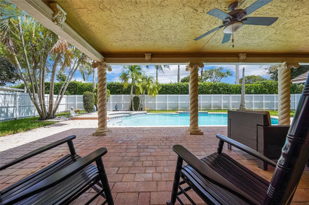 729 NW 161st Ave Pembroke Pines, FL 33028
