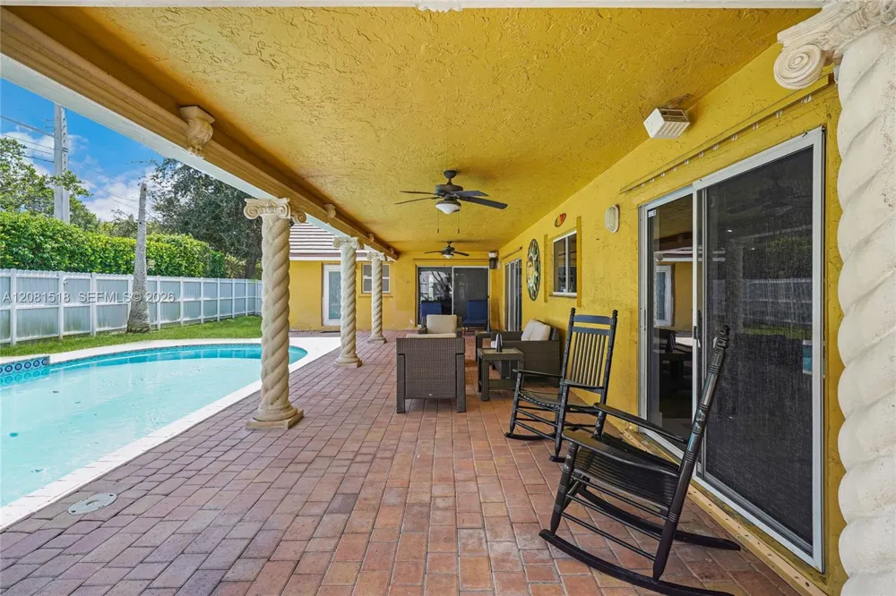729 NW 161st Ave Pembroke Pines, FL 33028