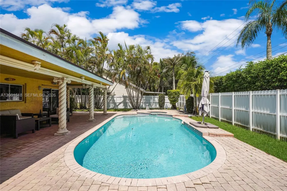 729 NW 161st Ave Pembroke Pines, FL 33028