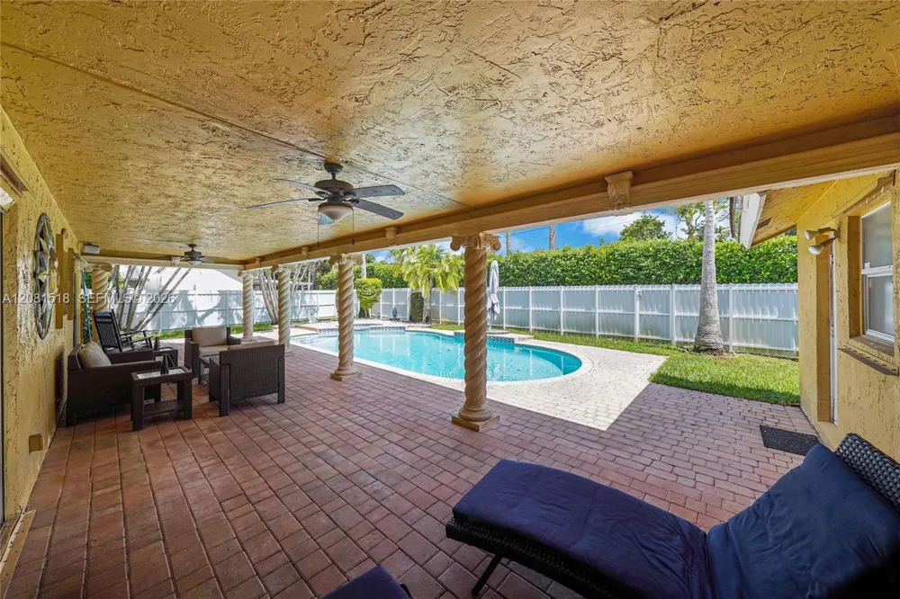 729 NW 161st Ave Pembroke Pines, FL 33028