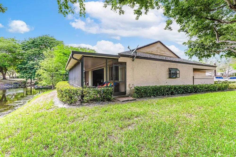 9420 Chelsea Drive S Plantation, FL 33324