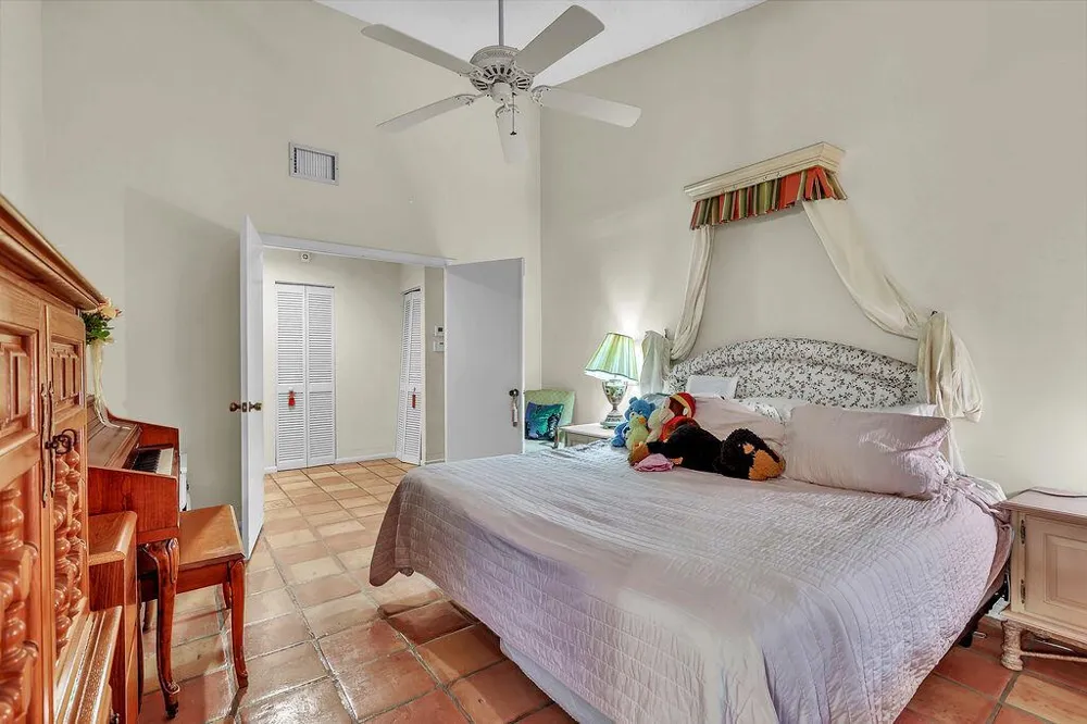 9420 Chelsea Drive S Plantation, FL 33324