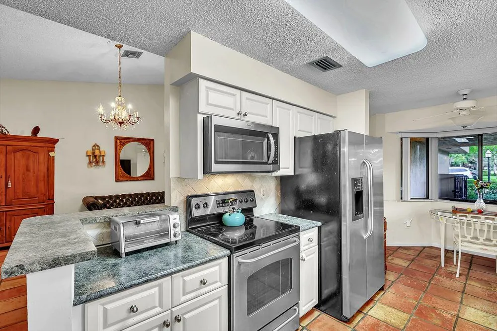 9420 Chelsea Drive S Plantation, FL 33324