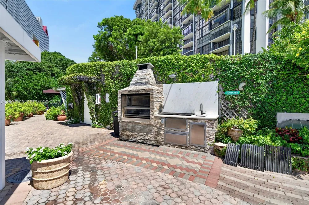 1865 Brickell Ave #A1606 Miami, FL 33129