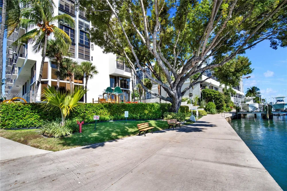 1865 Brickell Ave #A1606 Miami, FL 33129