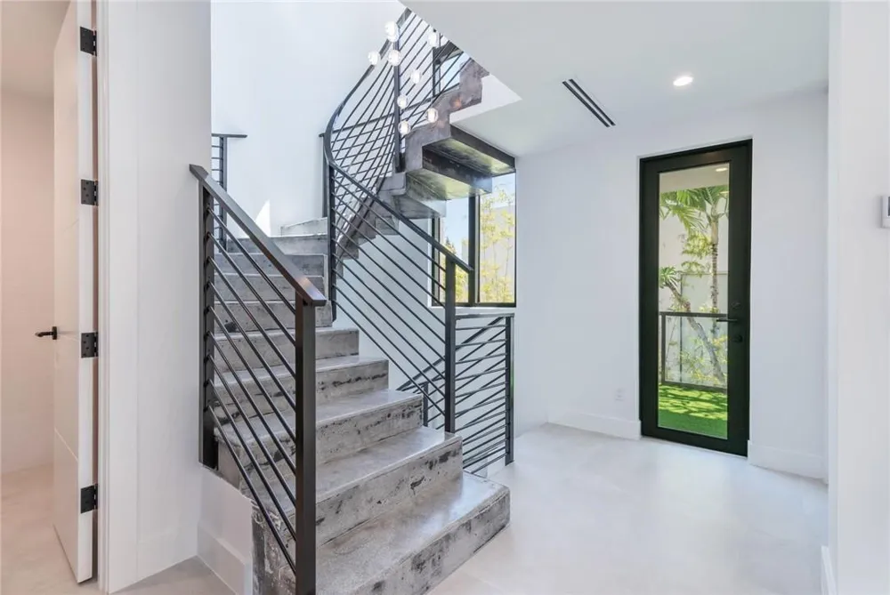 1310 SE 2ND STREET Fort Lauderdale, FL 33301