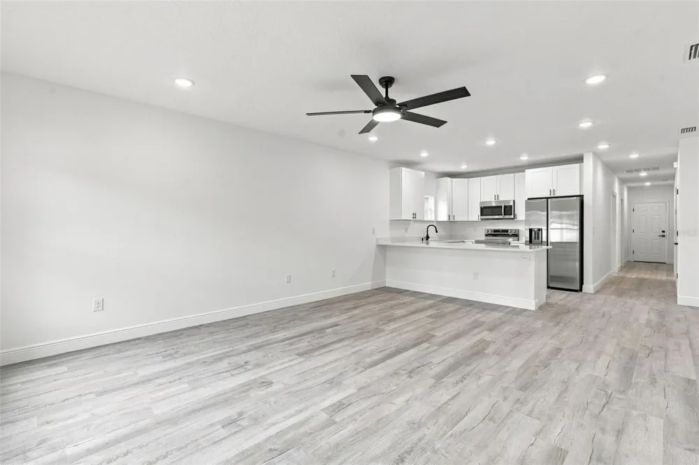 1105 S ADELLE AVENUE Deland, FL 32720