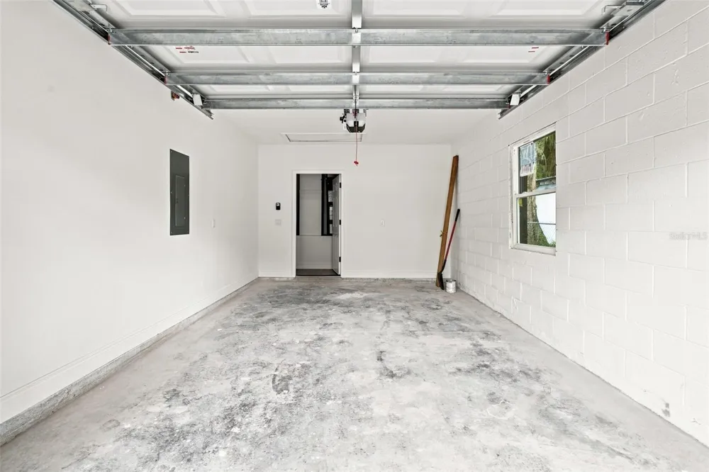 1105 S ADELLE AVENUE Deland, FL 32720