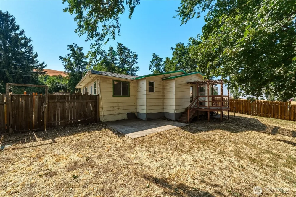 35 Second Street Dixie, WA 99329