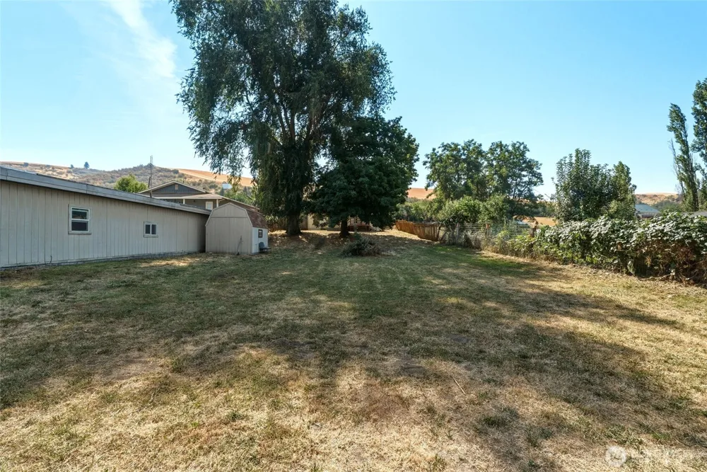 35 Second Street Dixie, WA 99329
