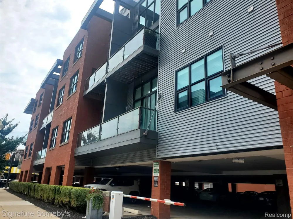 111 Main Street #202 Royal Oak City, MI 48067