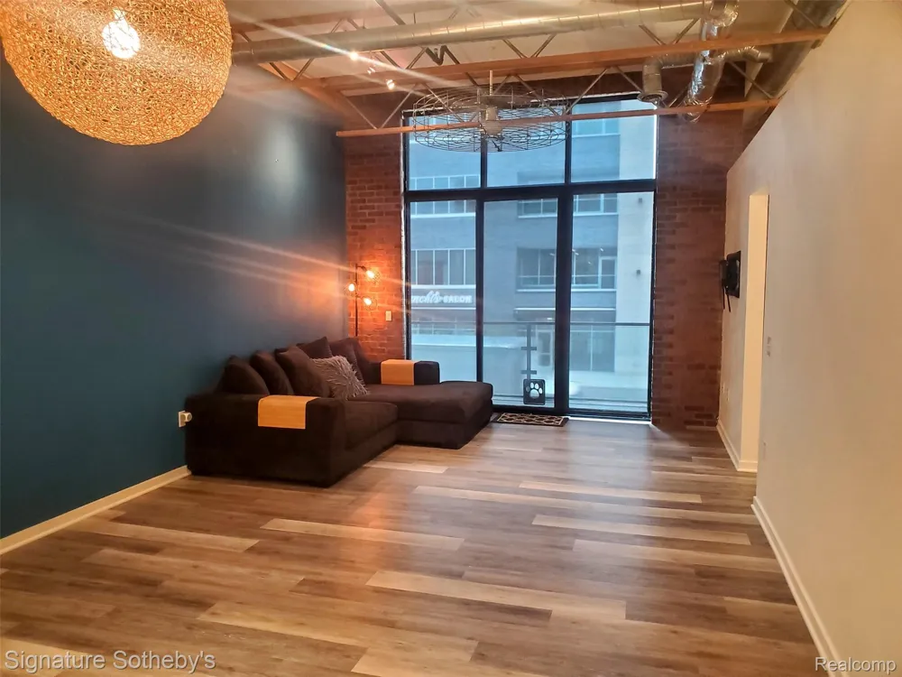 111 Main Street #202 Royal Oak City, MI 48067