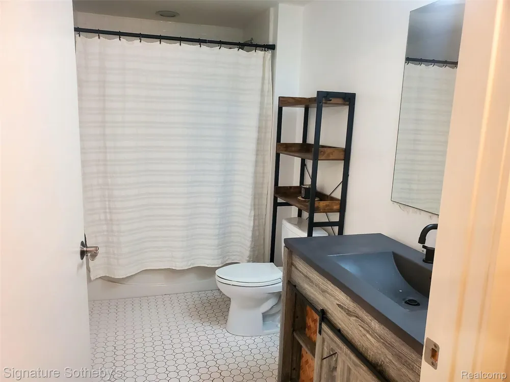 111 Main Street #202 Royal Oak City, MI 48067