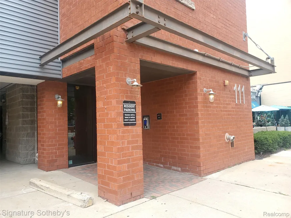 111 Main Street #202 Royal Oak City, MI 48067