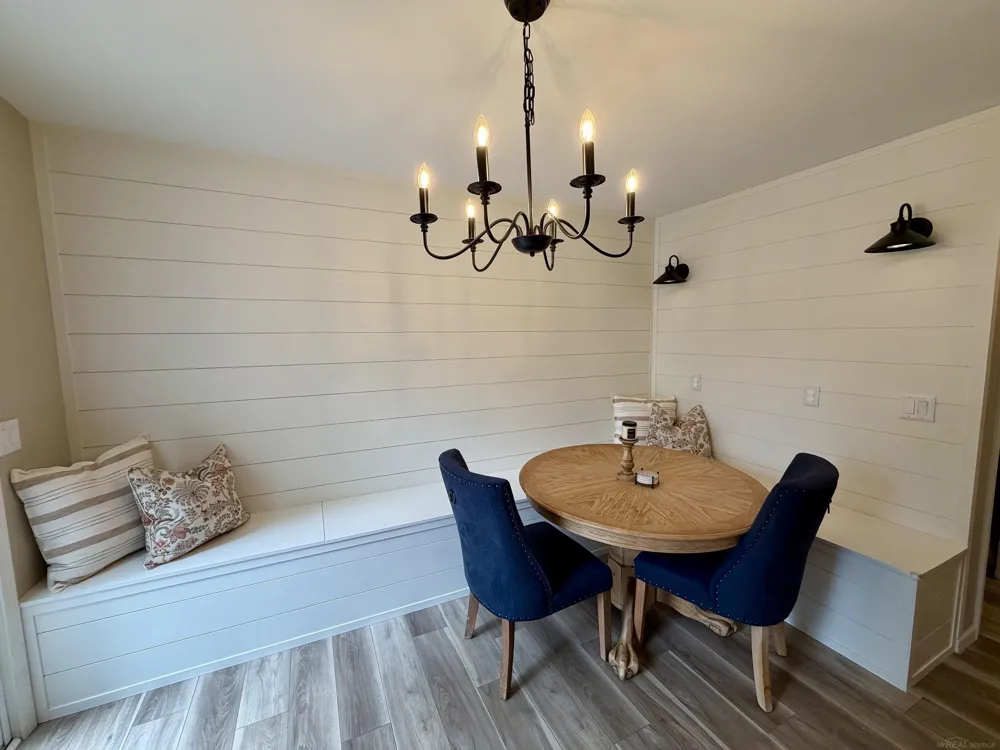 560 Thornehill Trail Oxford Village, MI 48371