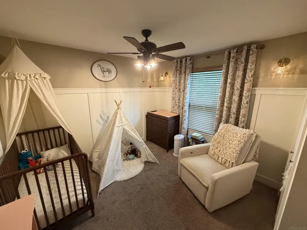 560 Thornehill Trail Oxford Village, MI 48371