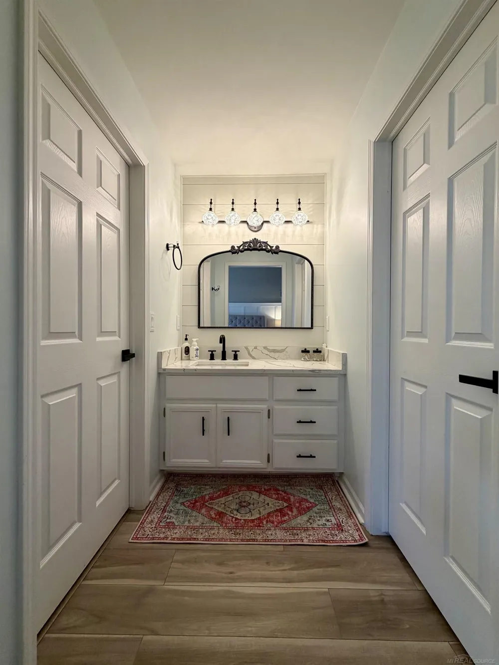 560 Thornehill Trail Oxford Village, MI 48371