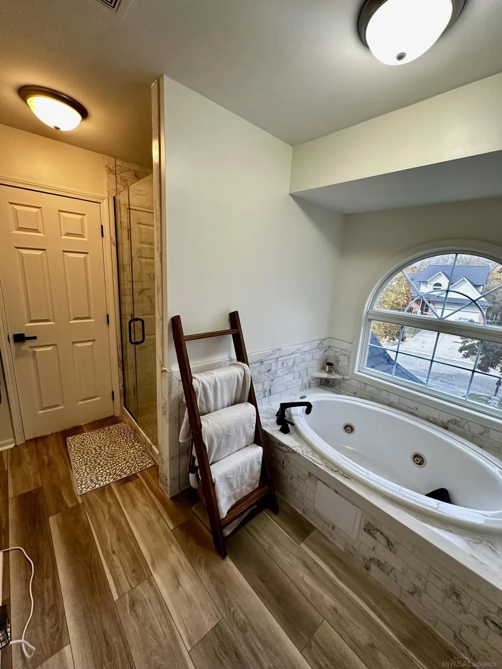 560 Thornehill Trail Oxford Village, MI 48371