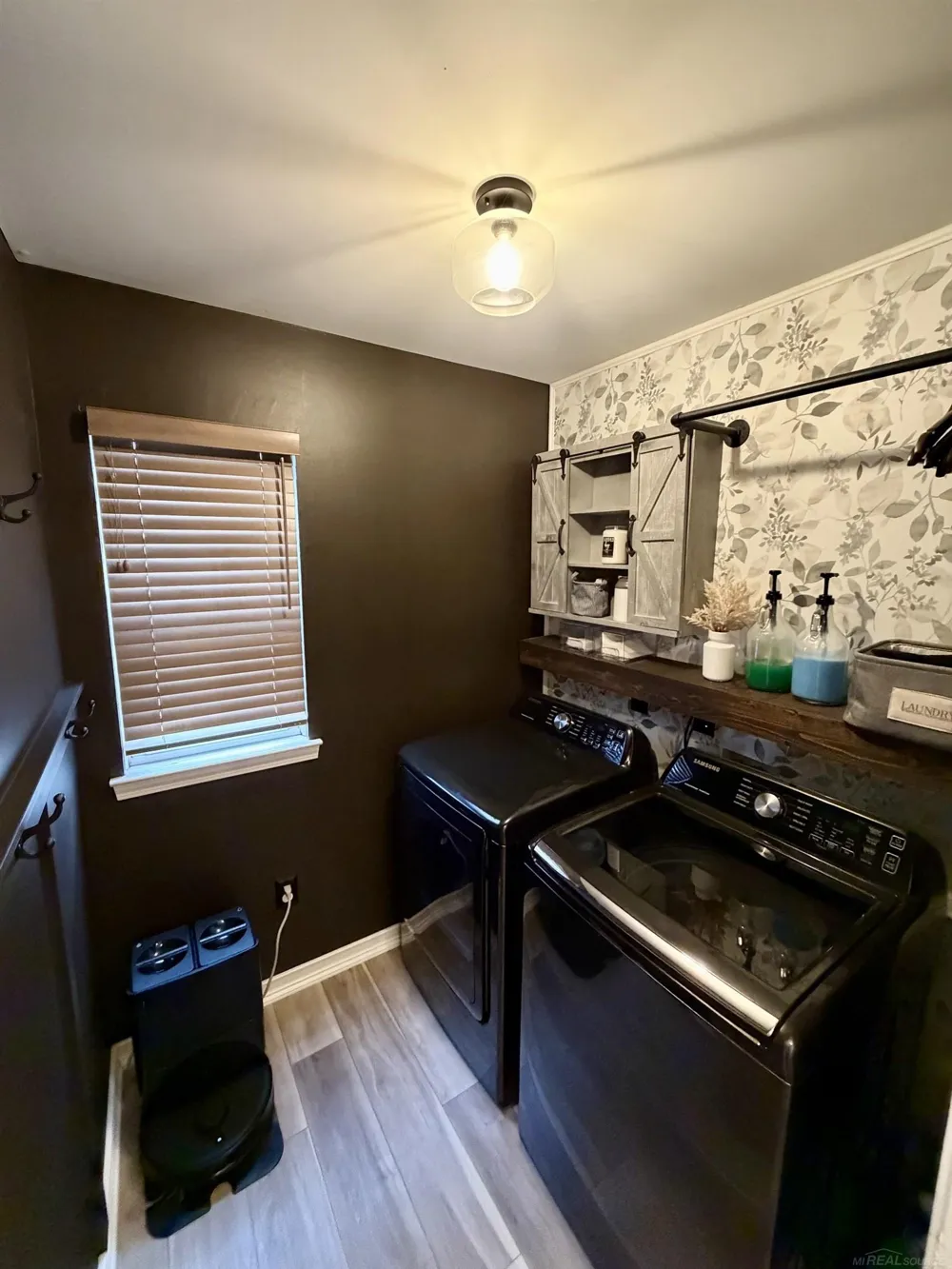 560 Thornehill Trail Oxford Village, MI 48371
