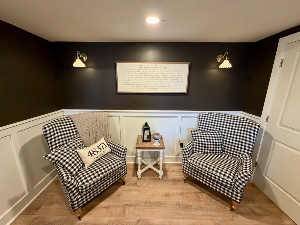 560 Thornehill Trail Oxford Village, MI 48371