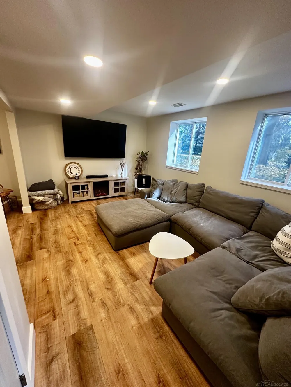 560 Thornehill Trail Oxford Village, MI 48371