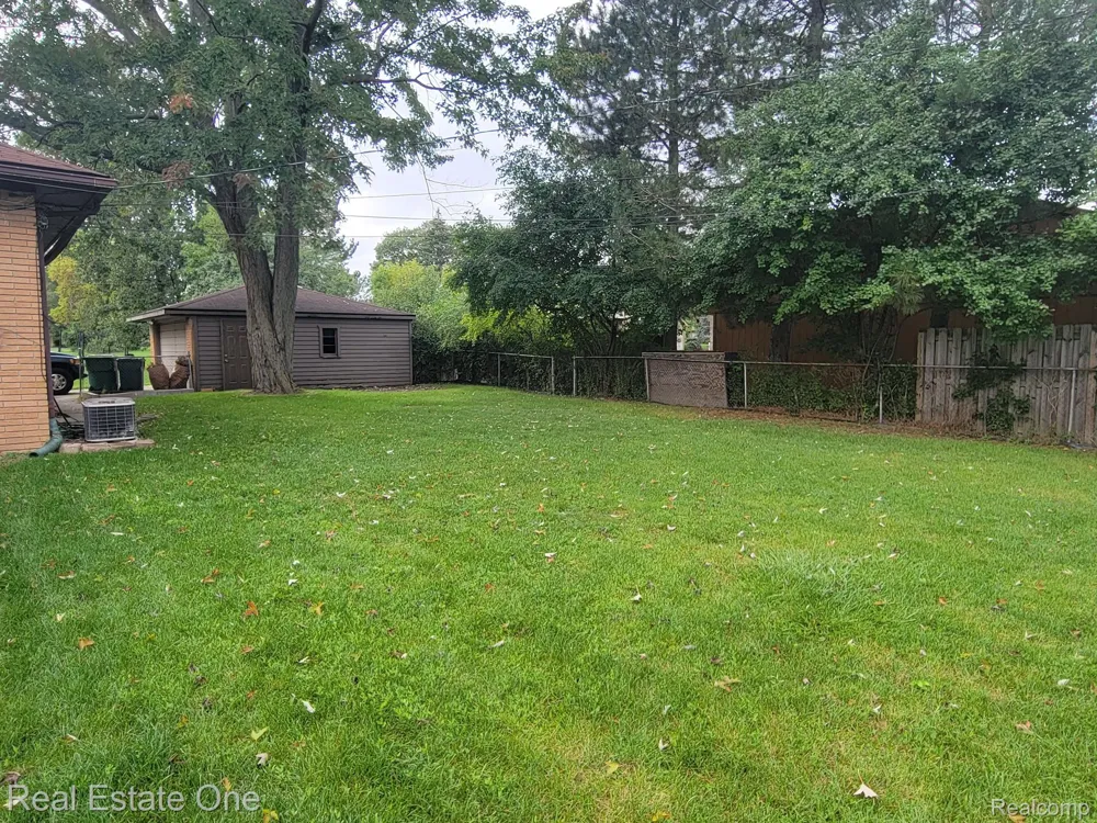 181 Crestfield Avenue Troy City, MI 48085
