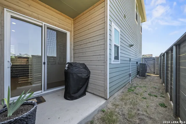 634 CHAMBRAY RD New Braunfels, TX 78130