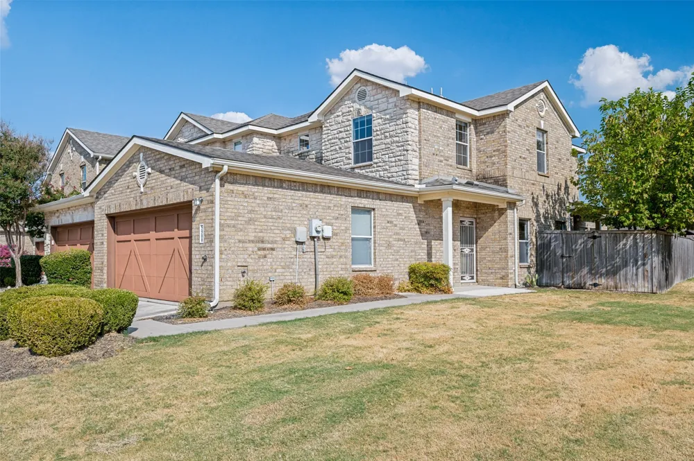 5900 Stone Mountain The Colony, TX 75056