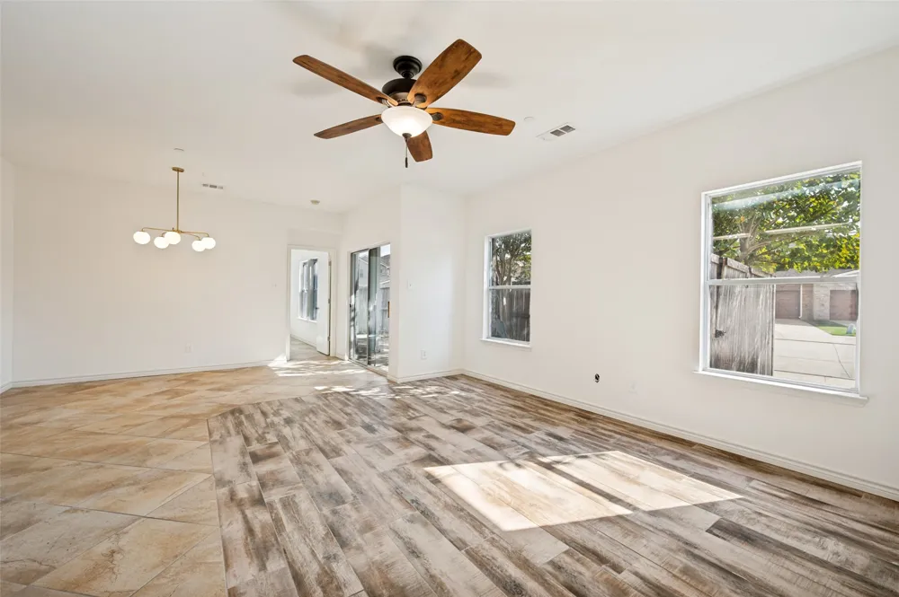 5900 Stone Mountain The Colony, TX 75056
