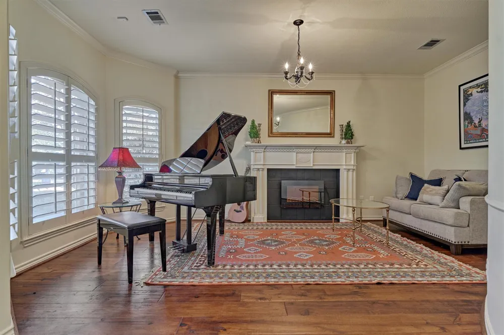 147 Sunnyvale W Montgomery, TX 77356