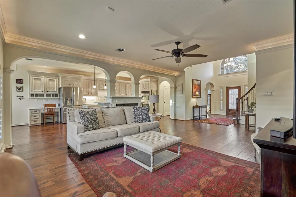 147 Sunnyvale W Montgomery, TX 77356