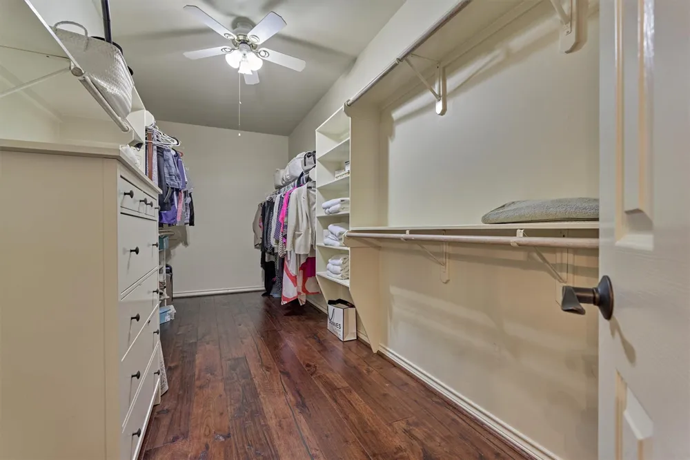 147 Sunnyvale W Montgomery, TX 77356