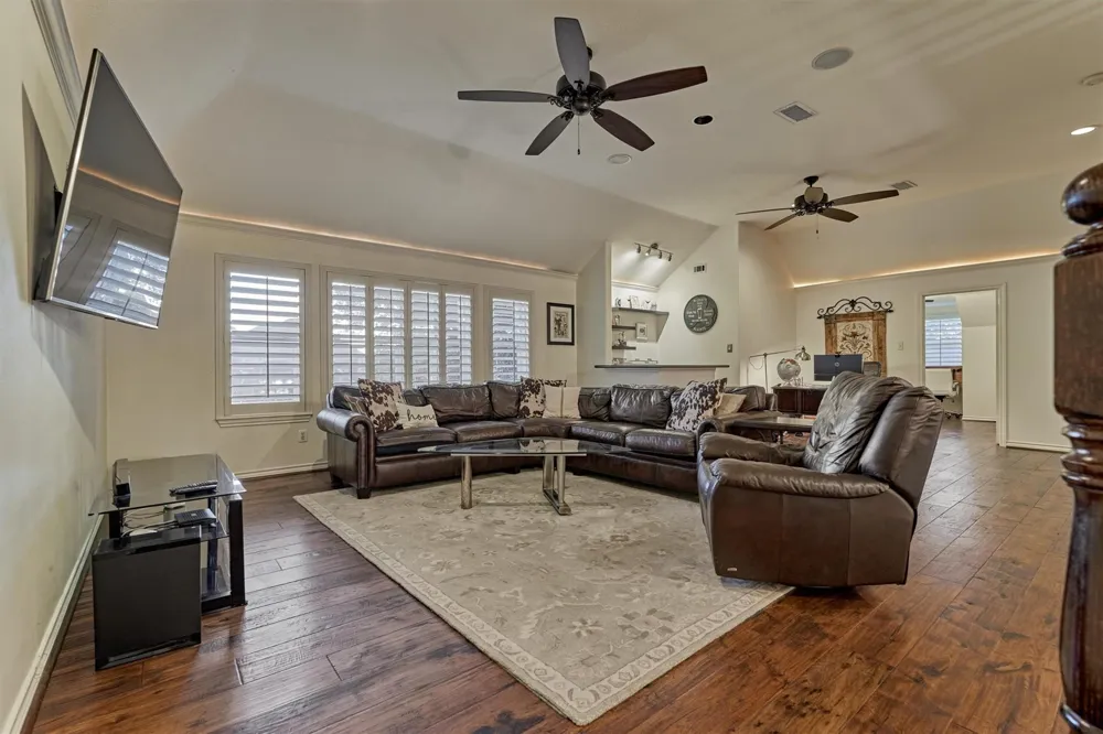 147 Sunnyvale W Montgomery, TX 77356