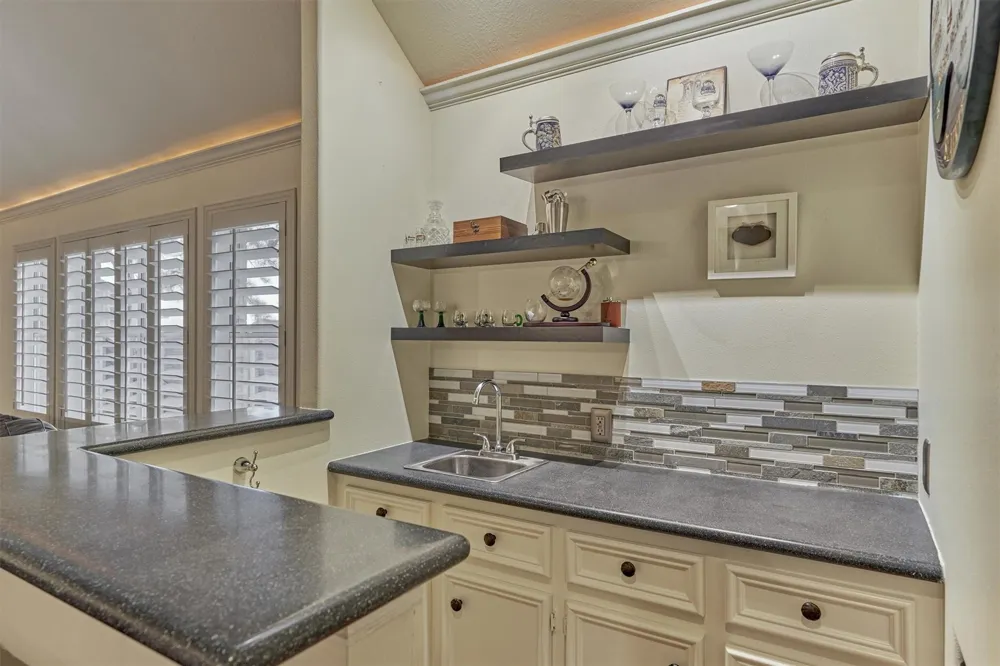 147 Sunnyvale W Montgomery, TX 77356