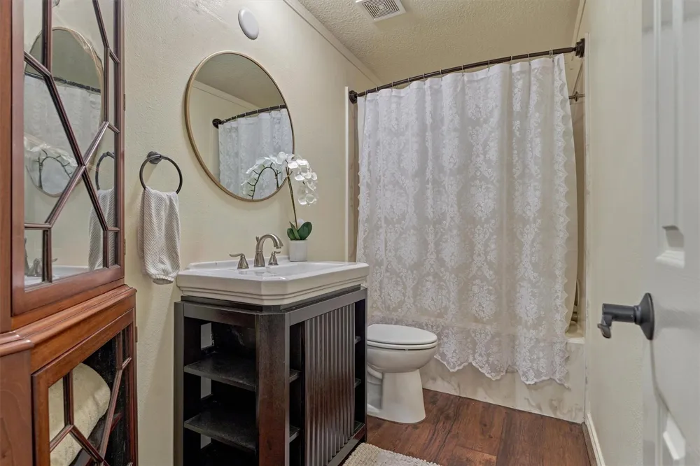 147 Sunnyvale W Montgomery, TX 77356