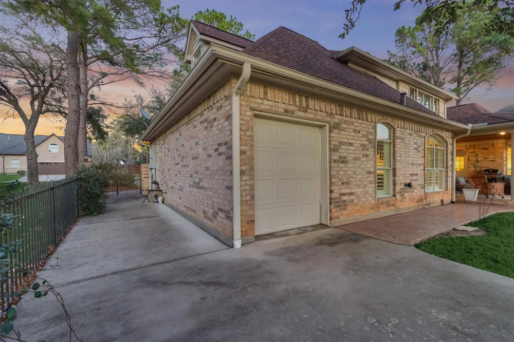 147 Sunnyvale W Montgomery, TX 77356