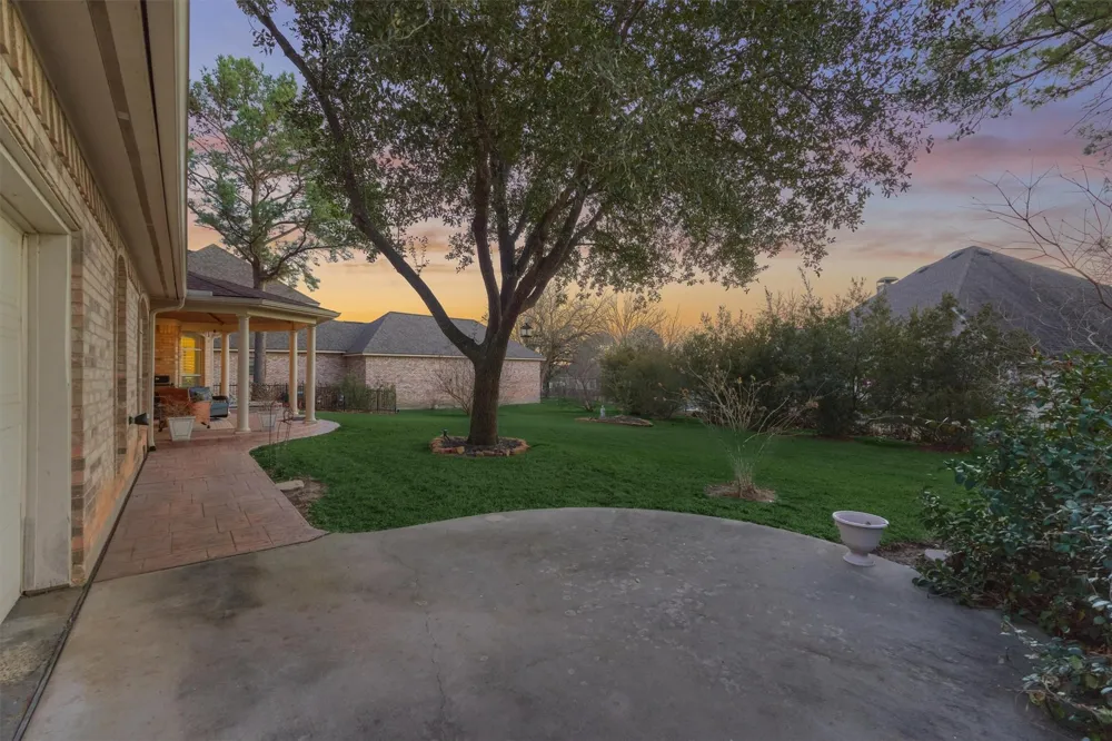 147 Sunnyvale W Montgomery, TX 77356