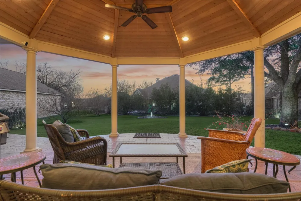 147 Sunnyvale W Montgomery, TX 77356