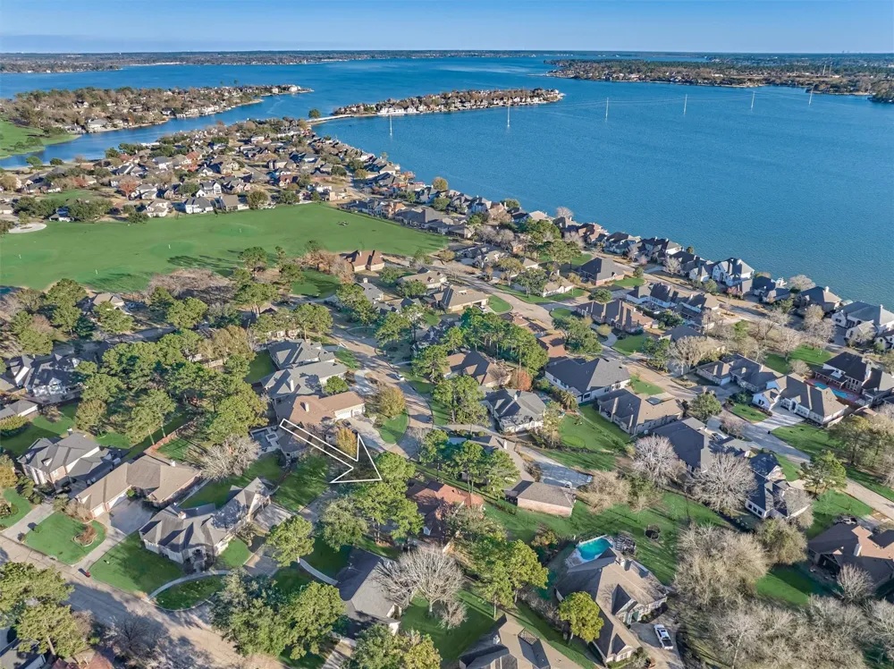147 Sunnyvale W Montgomery, TX 77356