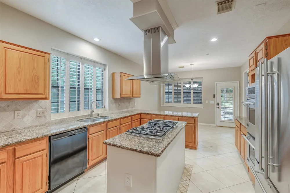 35 Cherry Blossom Place Spring, TX 77381
