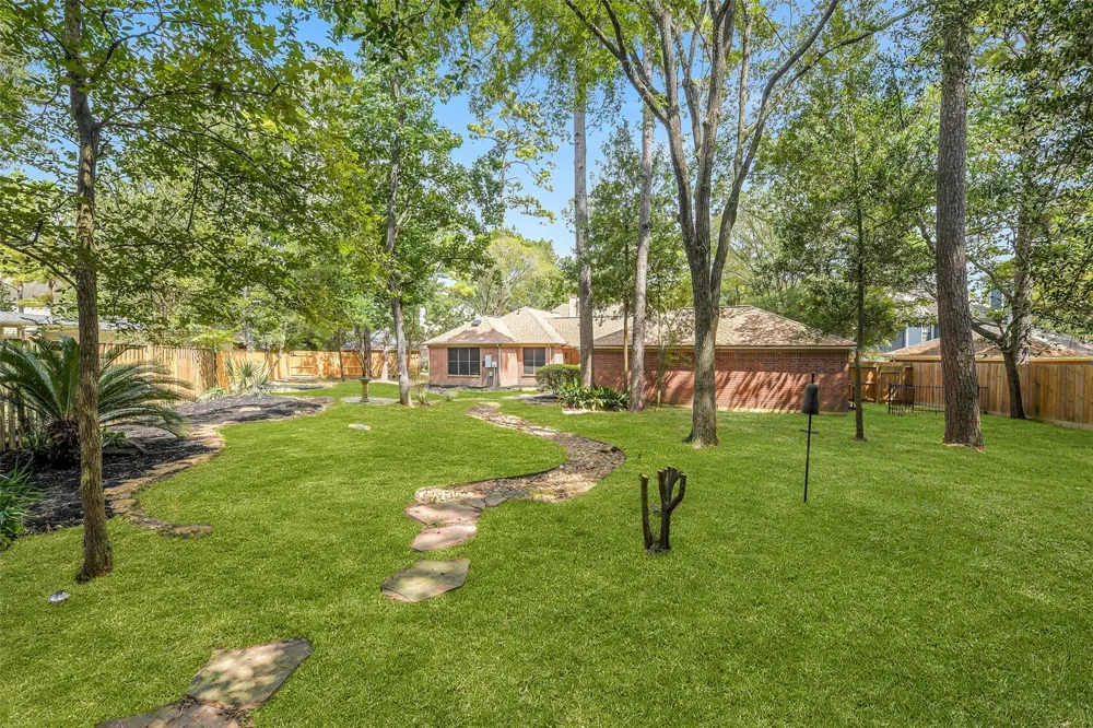 35 Cherry Blossom Place Spring, TX 77381