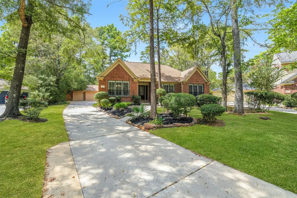 35 Cherry Blossom Place Spring, TX 77381