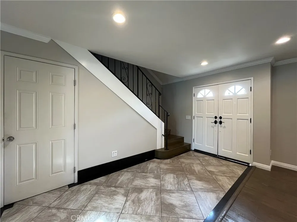 10436 Amestoy Granada Hills, CA 91344