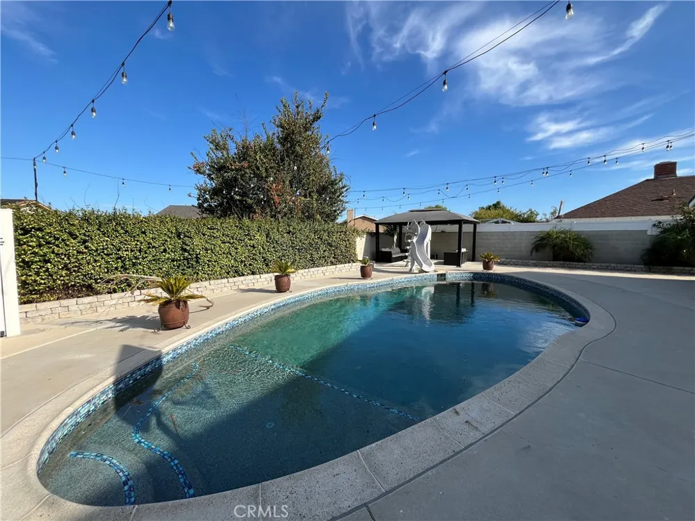 10436 Amestoy Granada Hills, CA 91344
